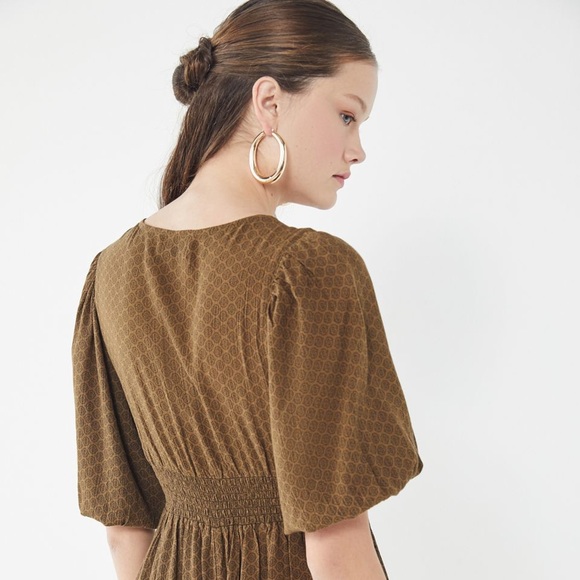 UO Zimi Plunging Puff Sleeve Jumpsuit - Picture 4 of 10